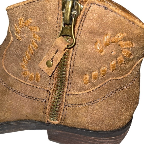 OTBT Women's Booties Size 8M Brown Leather Ankle Booties "Trek" Side Zip - Picture 4 of 11